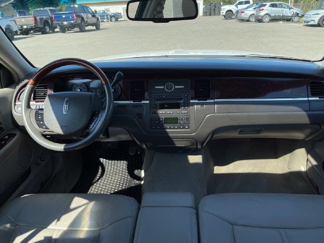 2007 Lincoln Town Car - $6,995