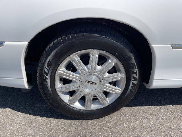 2007 Lincoln Town Car - $6,995