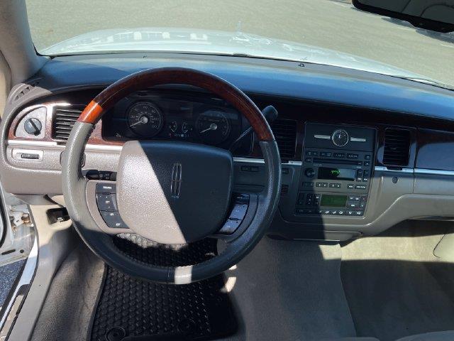 2007 Lincoln Town Car - $6,995