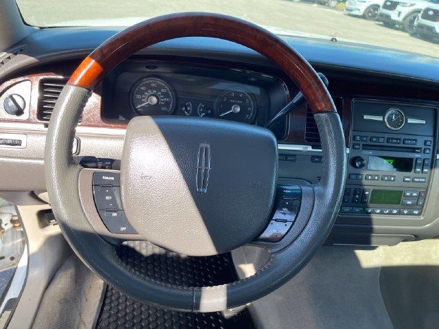 2007 Lincoln Town Car - $6,995