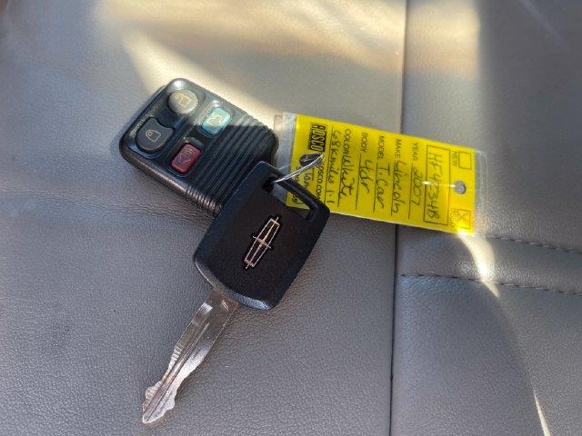 2007 Lincoln Town Car - $6,995