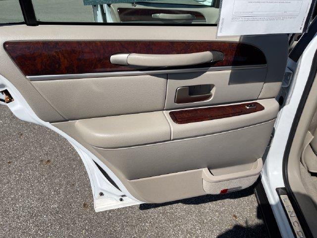 2007 Lincoln Town Car - $6,995