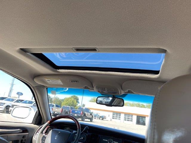 2007 Lincoln Town Car - $6,995