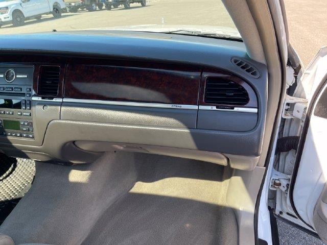2007 Lincoln Town Car - $6,995