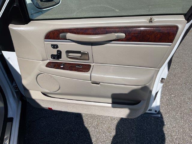 2007 Lincoln Town Car - $6,995