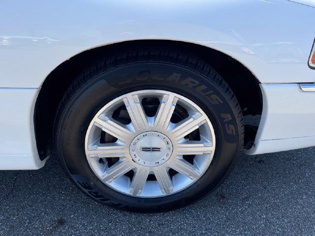 2007 Lincoln Town Car - $6,995