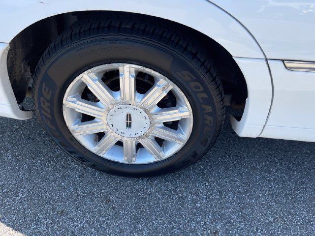 2007 Lincoln Town Car - $6,995
