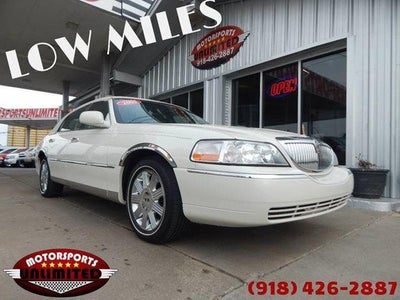 Photo of a 2005 Lincoln Town Car Signature Limited 4DR Sedan for sale