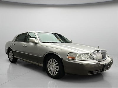 2003 Lincoln Town Car Signature 4DR Sedan