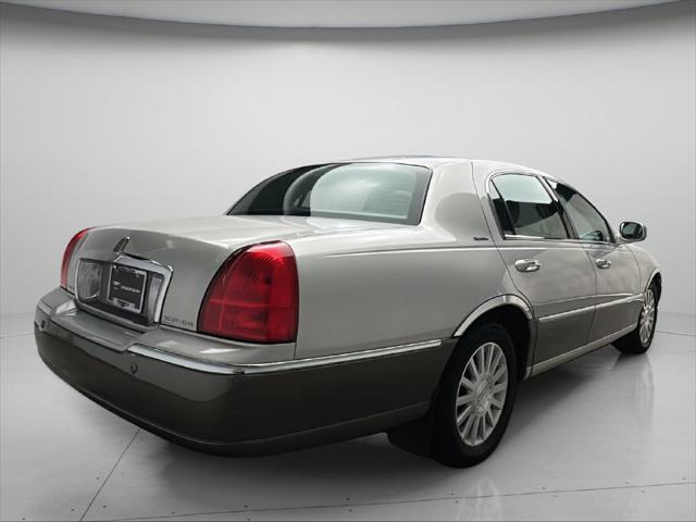 2003 Lincoln Town Car - $8,000