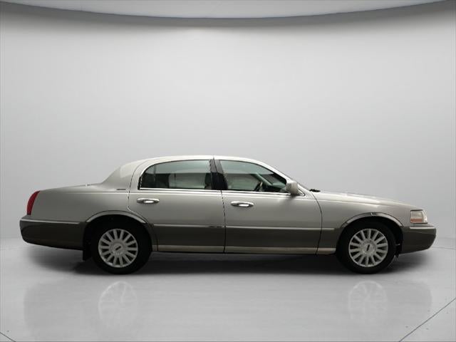 2003 Lincoln Town Car - $8,000