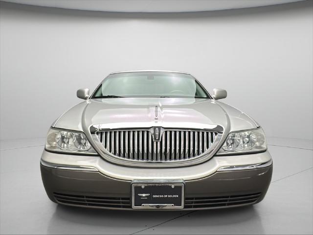 2003 Lincoln Town Car - $8,000