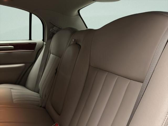 2003 Lincoln Town Car - $8,000