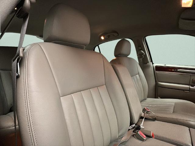 2003 Lincoln Town Car - $8,000