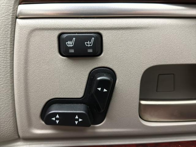 2003 Lincoln Town Car - $8,000