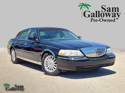 Photo of a 2004 Lincoln Town Car Ultimate 4DR Sedan for sale