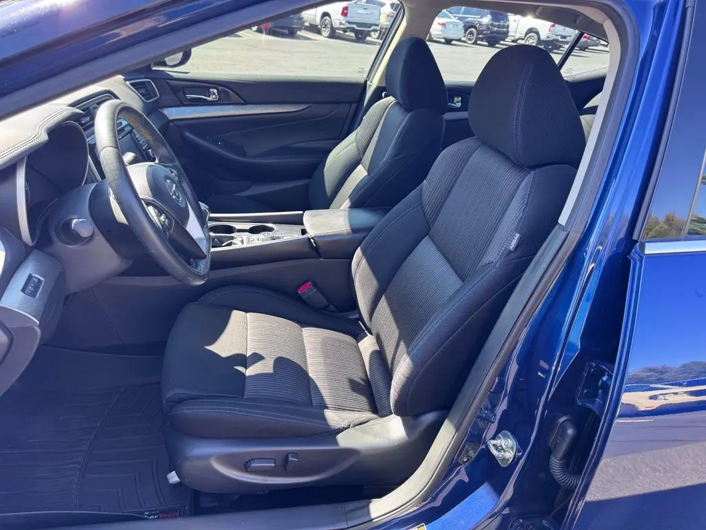 2017 Nissan Maxima - $9,900
