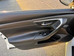 2017 Altima Thumbnail 11