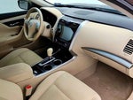 2014 Altima Thumbnail 23