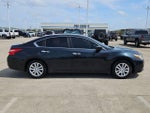 2016 Altima Thumbnail 2