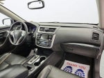 2017 Altima Thumbnail 28
