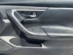 2017 Altima Thumbnail 16