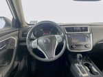 2016 Altima Thumbnail 21