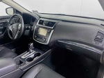 2016 Altima Thumbnail 27