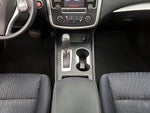 2016 Altima Thumbnail 17
