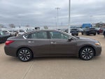 2016 Altima Thumbnail 2