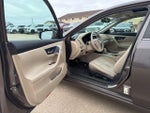 2016 Altima Thumbnail 9
