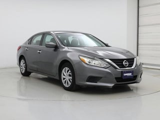 2016 Nissan Altima with Gun Metallic Exterior