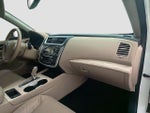 2016 Altima Thumbnail 31