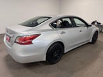 2015 Altima Thumbnail 2