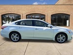 2015 Altima Thumbnail 2