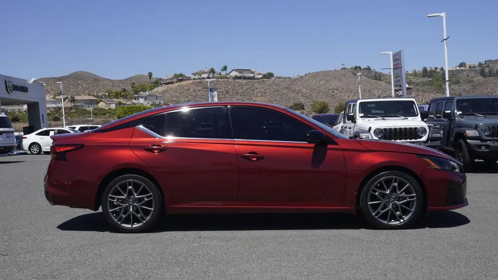 2023 Nissan Altima 2.0 SR