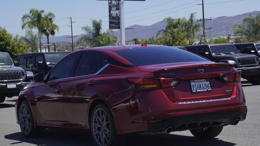 2023 Nissan Altima 2.0 SR