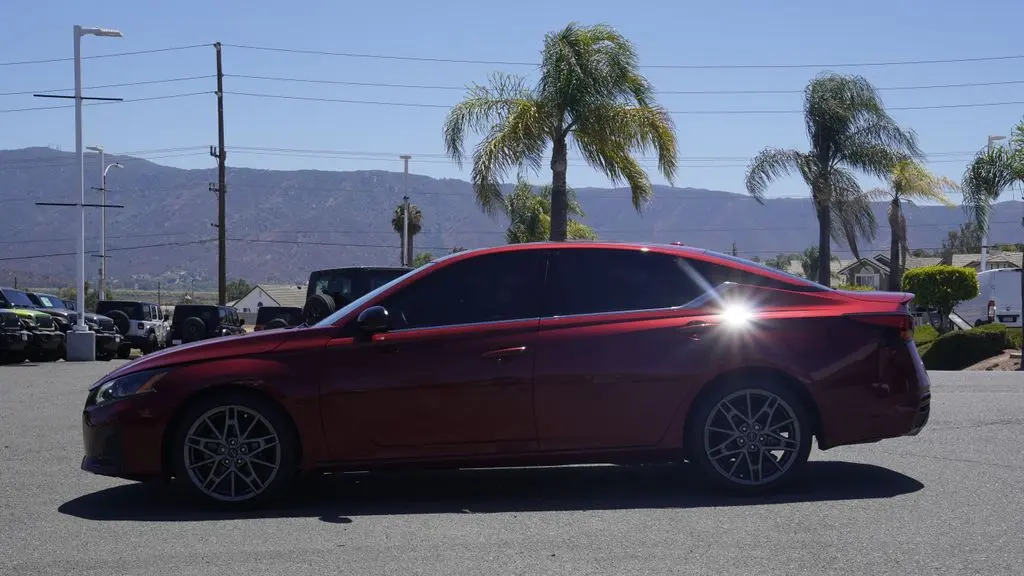 2023 Nissan Altima 2.0 SR