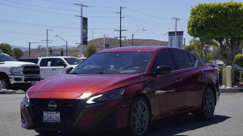 2023 Nissan Altima 2.0 SR