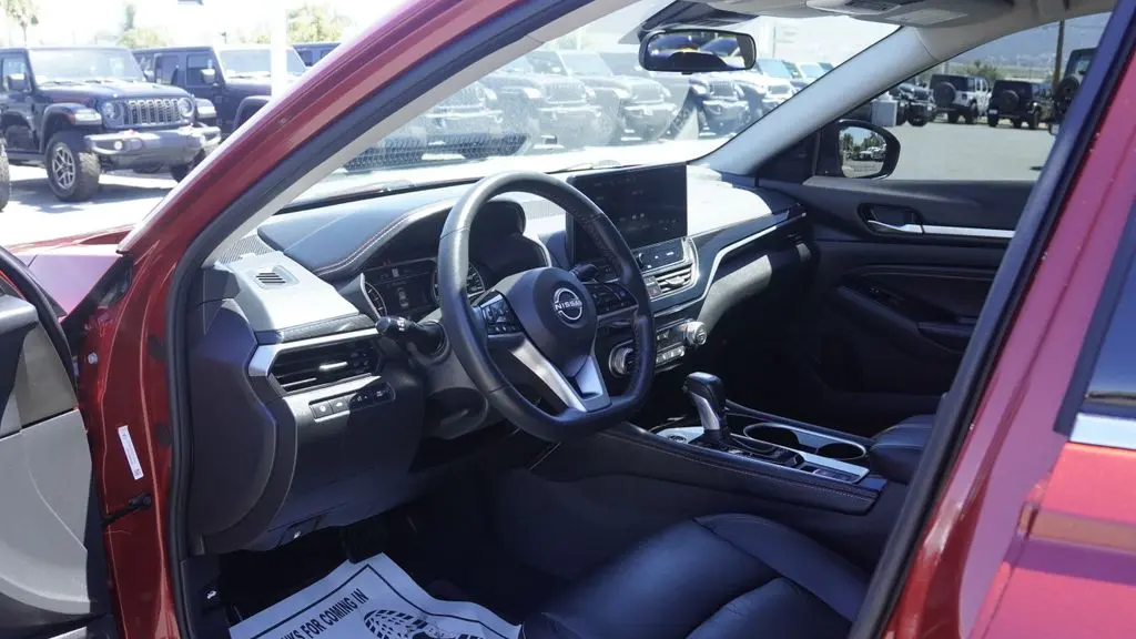 2023 Nissan Altima 2.0 SR