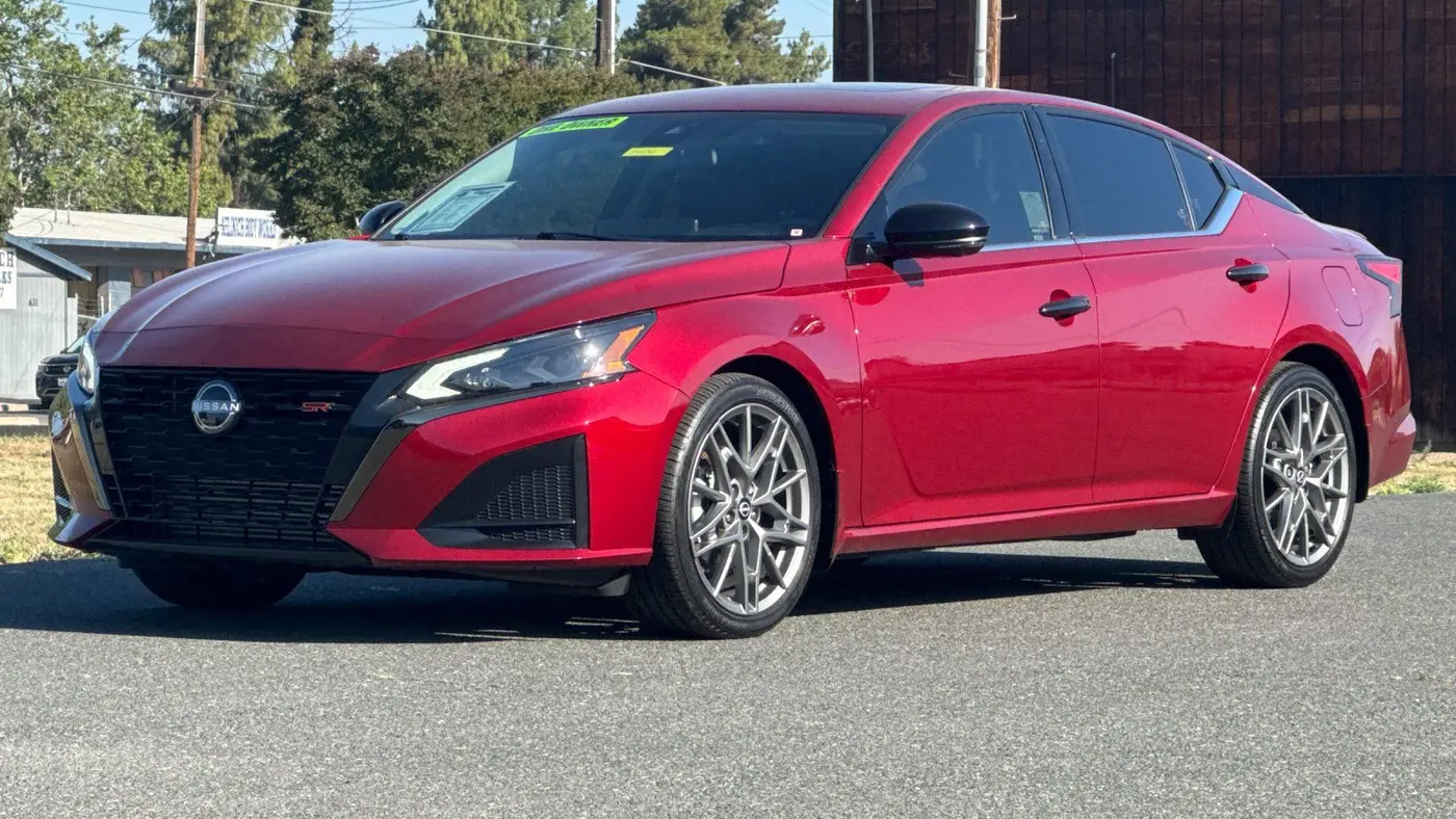 2023 Nissan Altima 2.0 SR