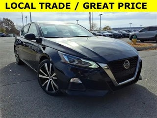 2022 Nissan Altima with Super Black Clearcoat Exterior