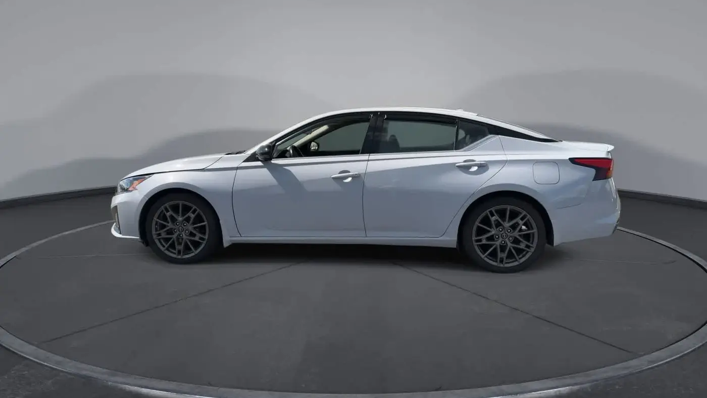 2023 Nissan Altima 2.0 SR