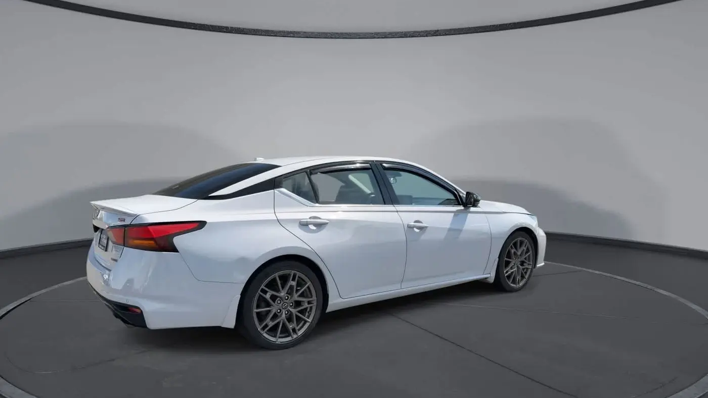 2023 Nissan Altima 2.0 SR