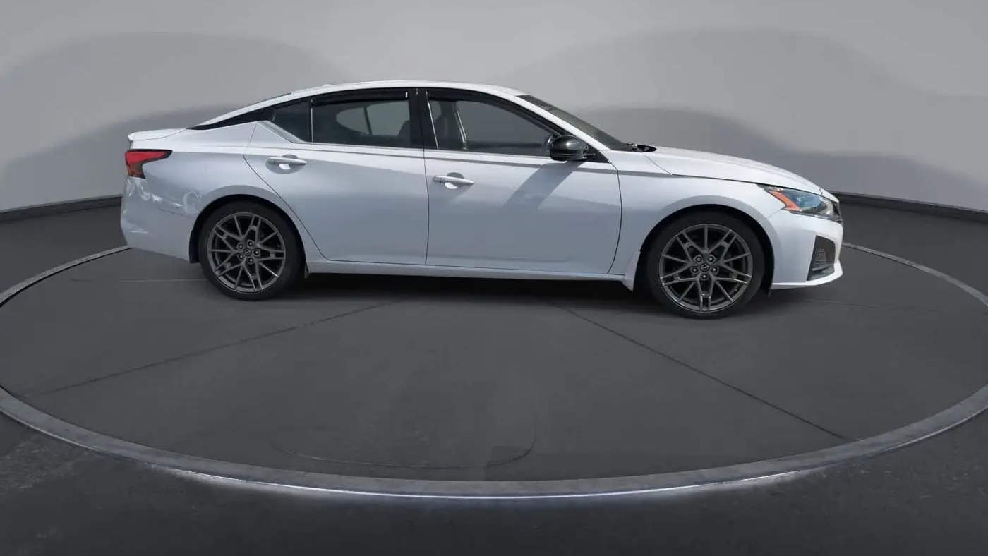 2023 Nissan Altima 2.0 SR