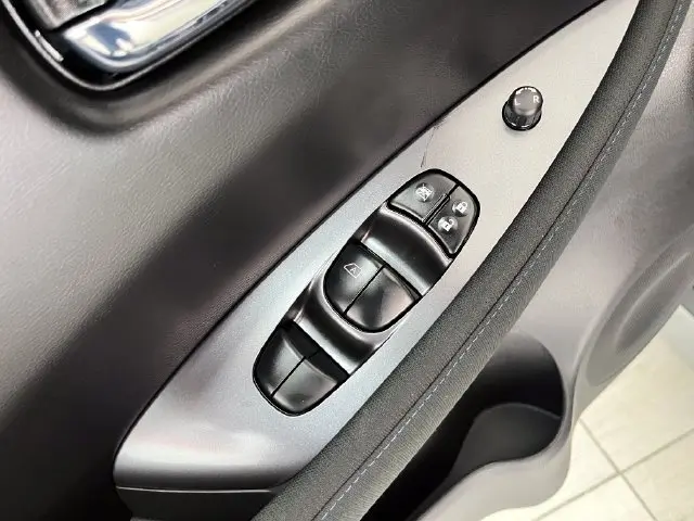 2025 Nissan LEAF - $14,996