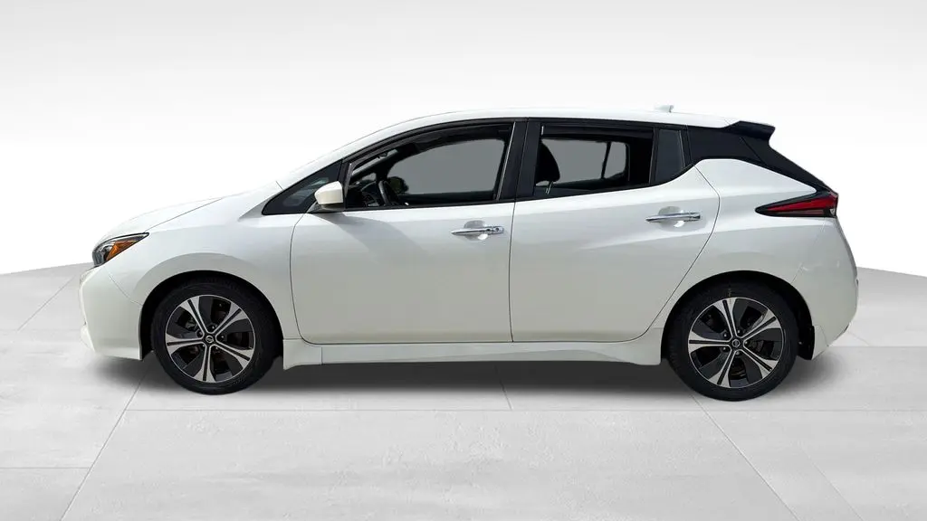 2022 Nissan LEAF SV