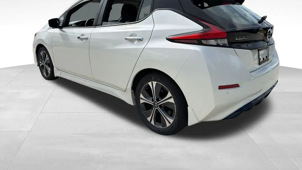 2022 Nissan LEAF SV