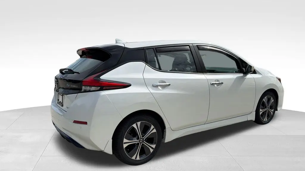 2022 Nissan LEAF SV