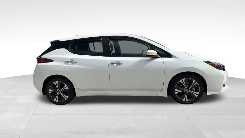 2022 Nissan LEAF SV